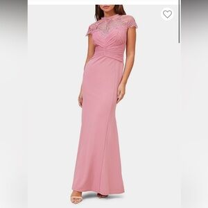 Lipsy

Natalia Lace-Yoke Pleat-Front Gown